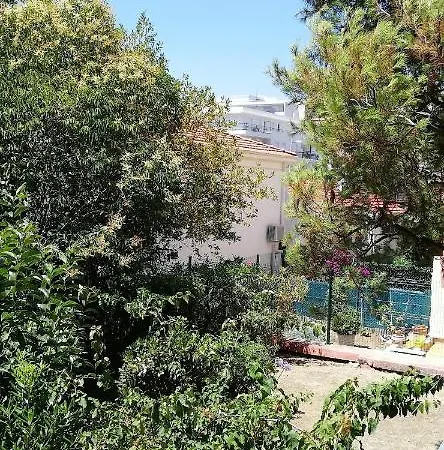 Les Pins A 5 Mn A Pied Du Bord De Cagnes-sur-Mer