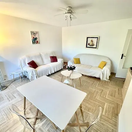Les Pins A 5 Mn A Pied Du Bord De Apartment *