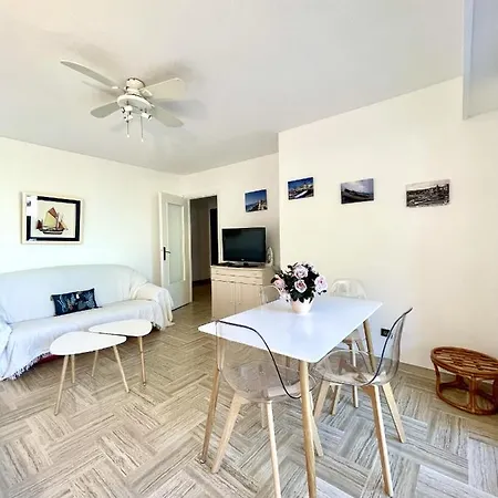 Les Pins A 5 Mn A Pied Du Bord De Apartment